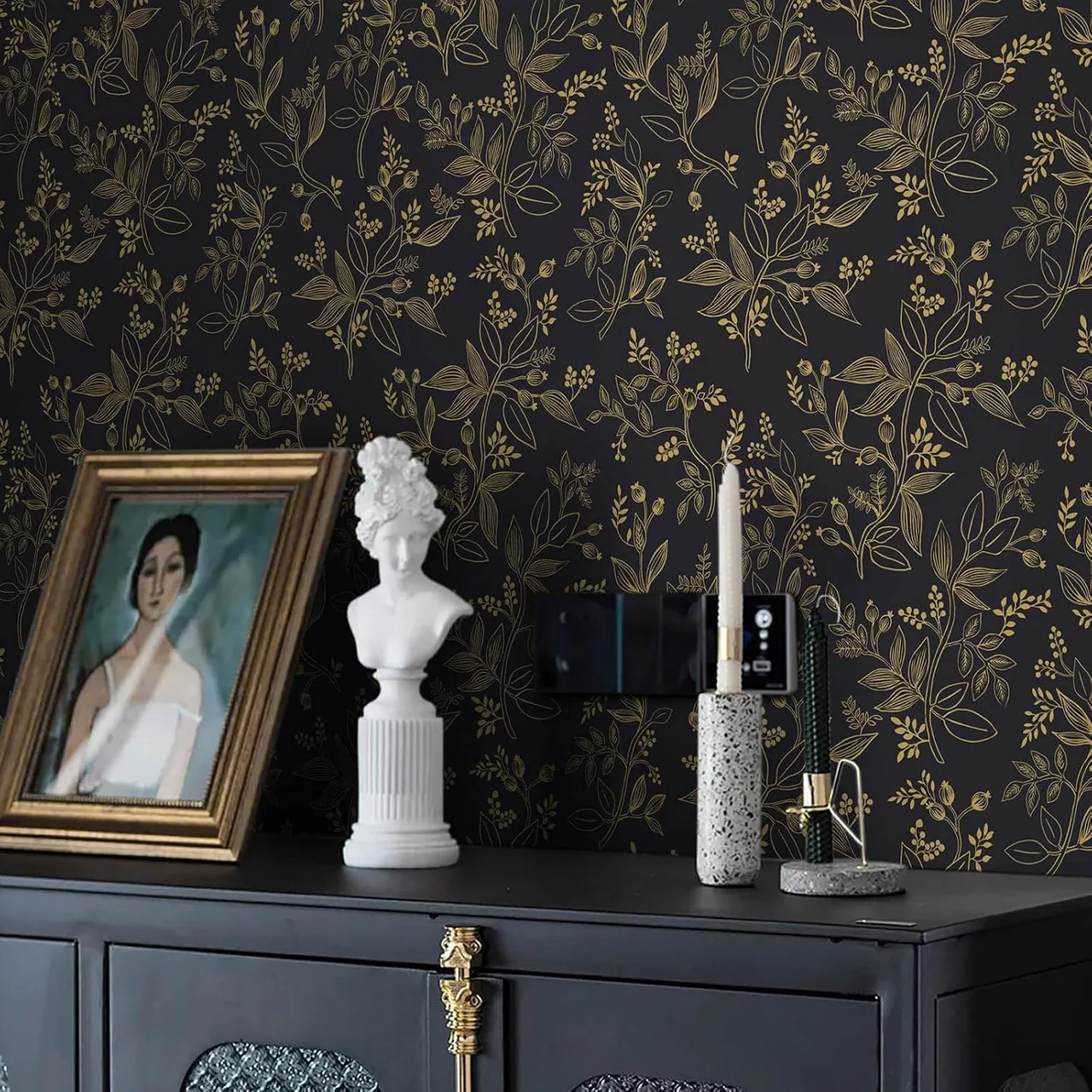 Heroad Black and Gold Modern Floral peel and stick wallpaper in a room