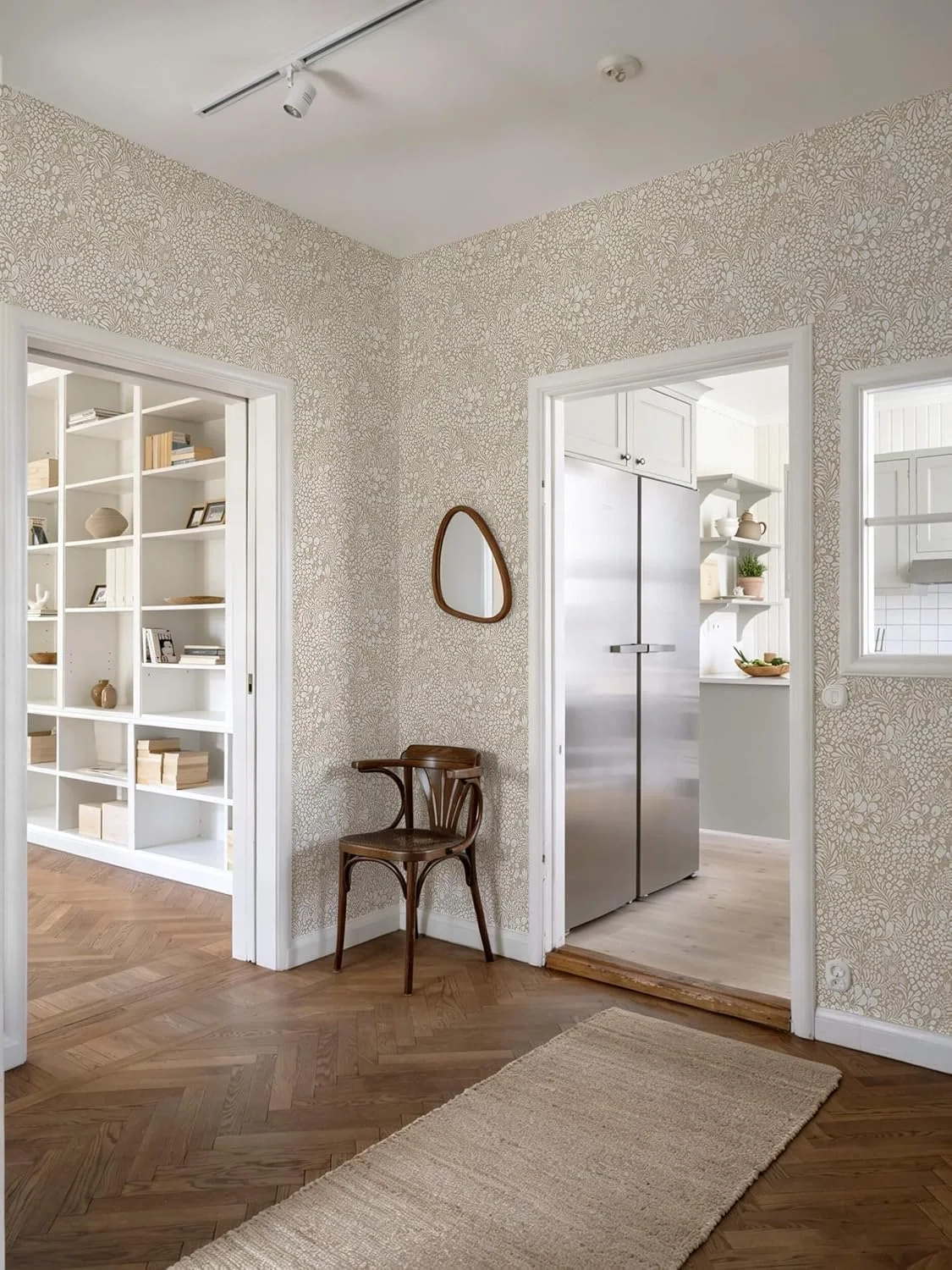 Heroad Beige Vintage Floral peel and stick wallpaper in a room