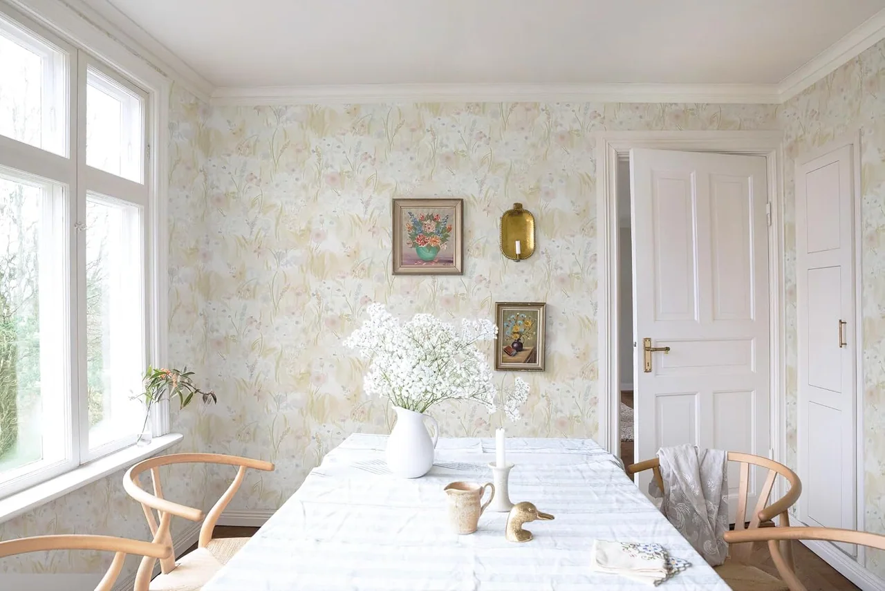 Heroad Yellow Boho Floral peel and stick wallpaper in a room