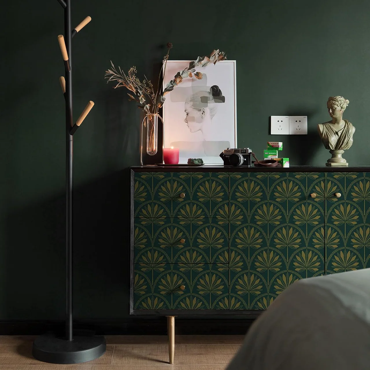 Heroad Dark Green Boho Tropical peel and stick wallpaper in a room