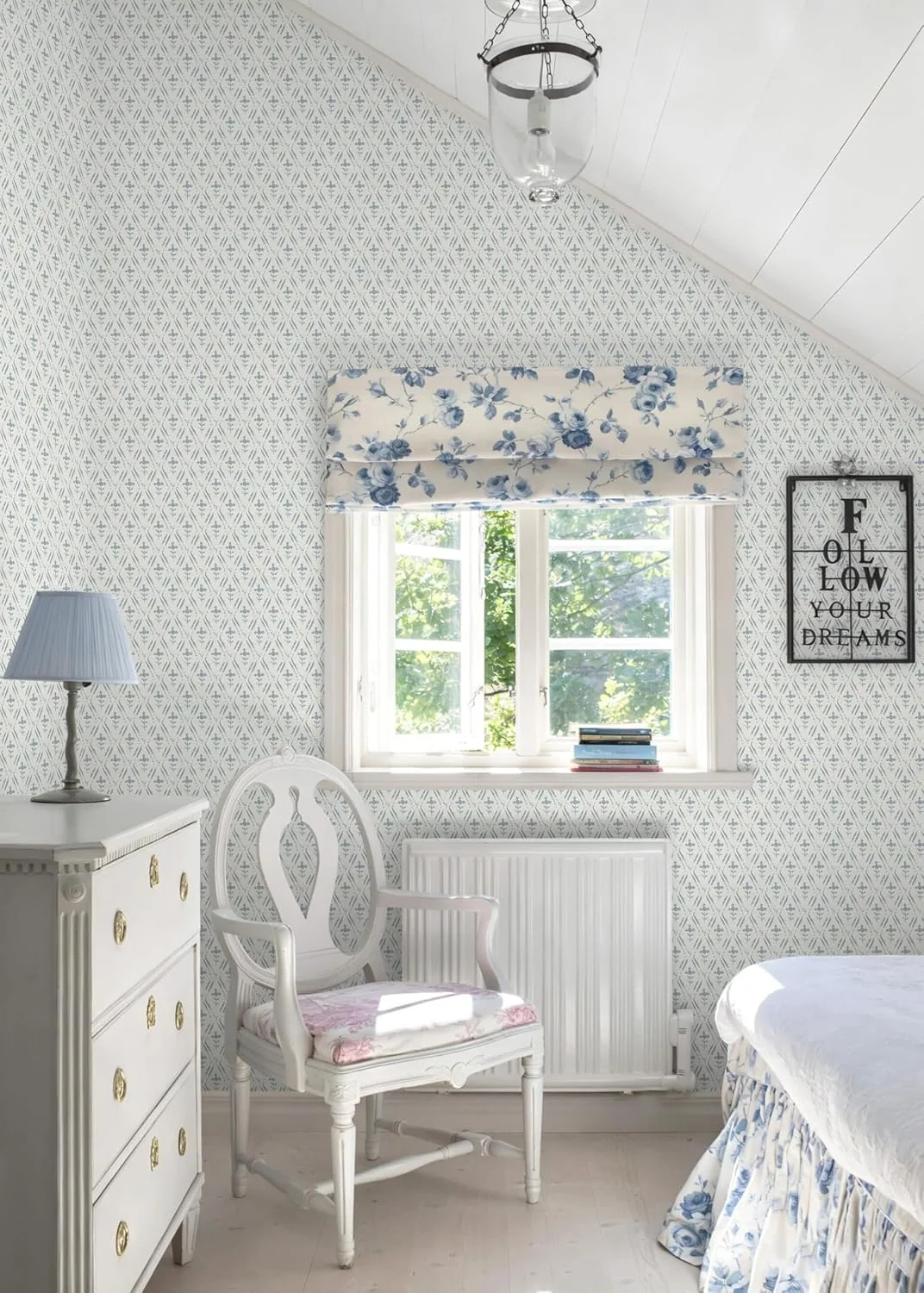Heroad Blue Farmhouse Floral peel and stick wallpaper in a room