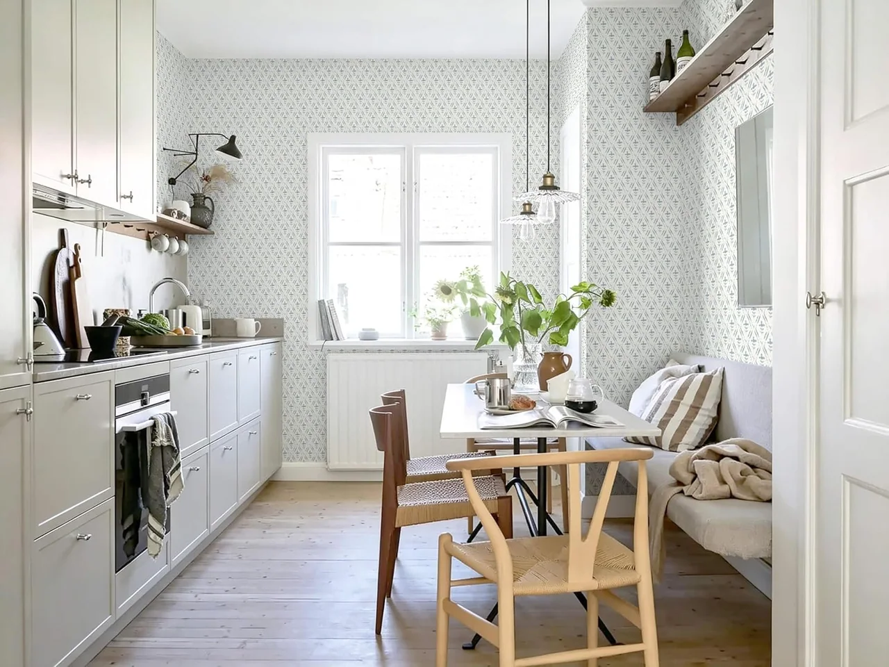 Heroad Blue Farmhouse Floral peel and stick wallpaper in a room