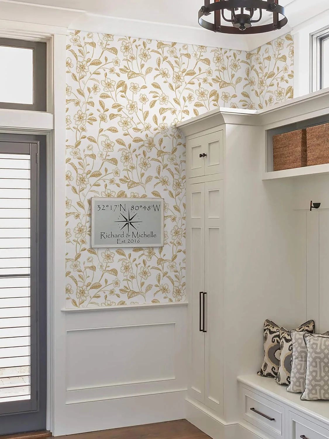 Heroad White Boho Floral peel and stick wallpaper in a room