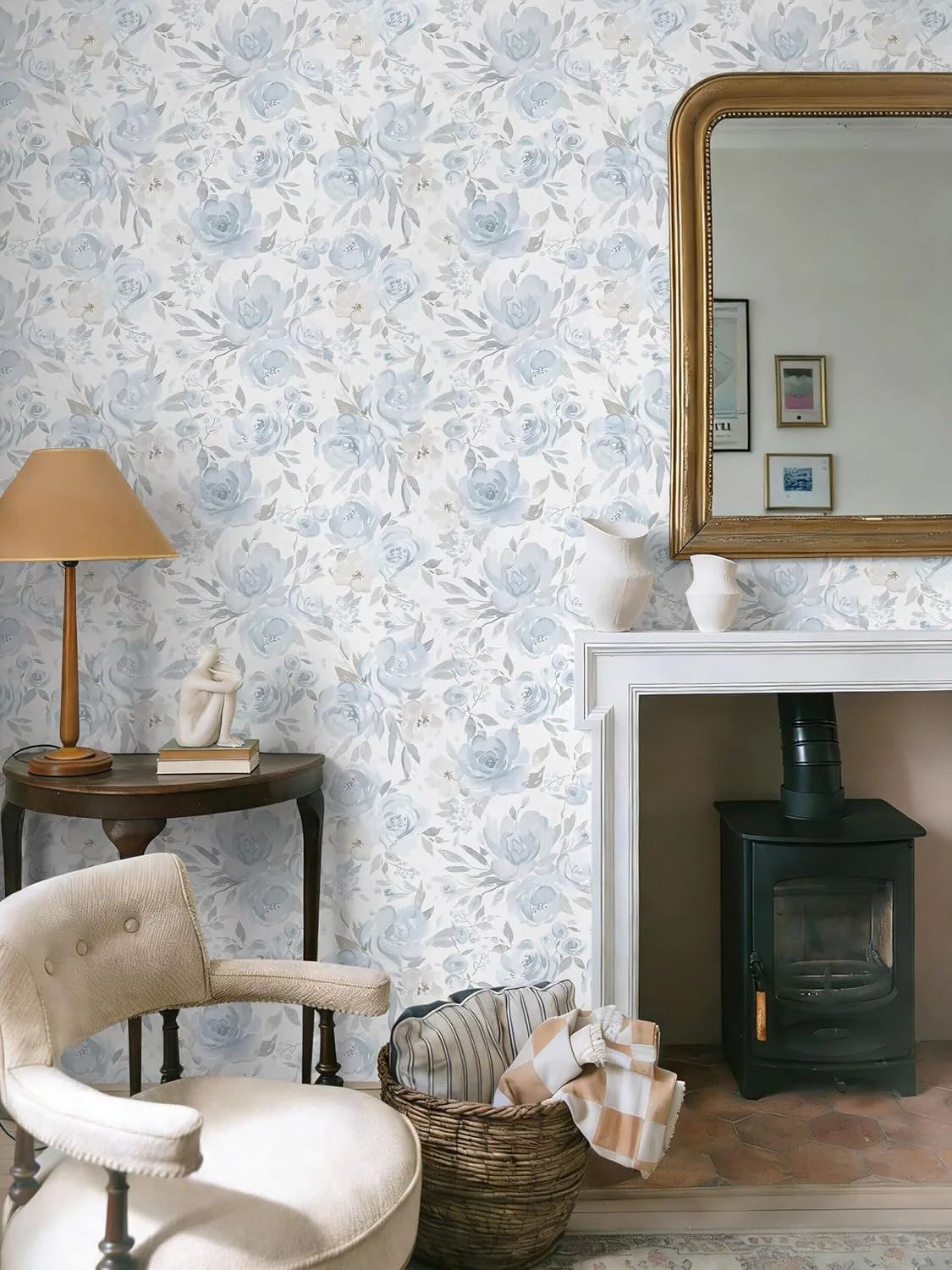 Heroad Blue Floral peel and stick wallpaper in a room