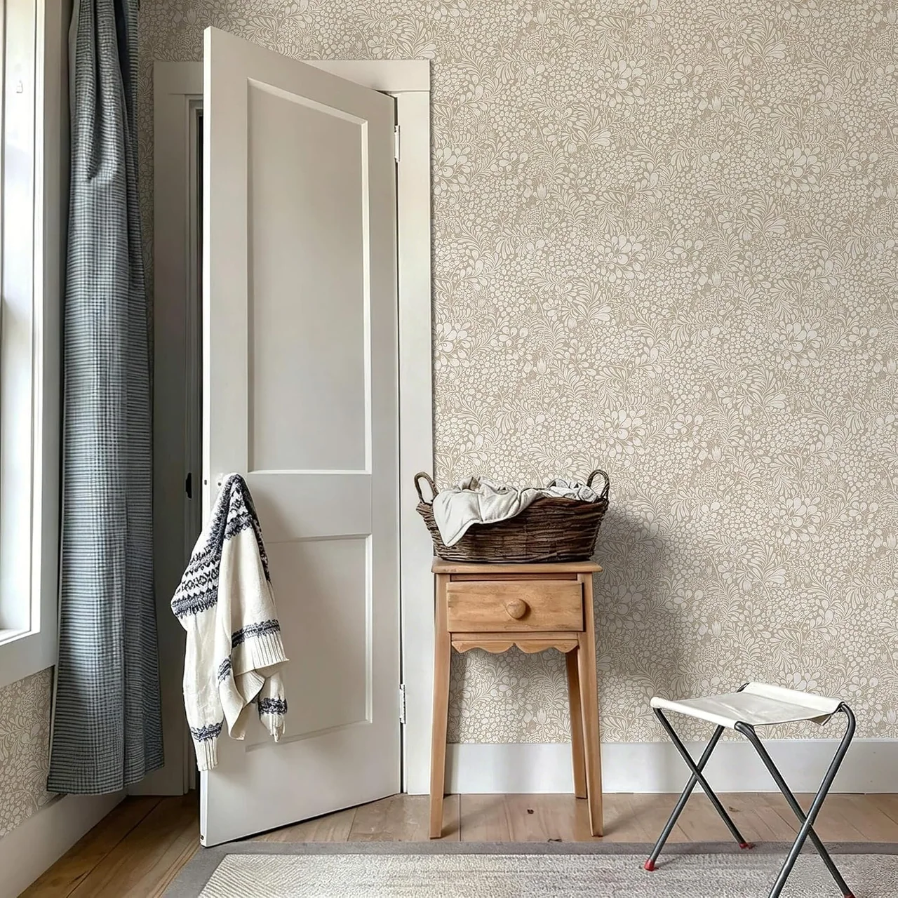 Heroad Beige Vintage Floral peel and stick wallpaper in a room
