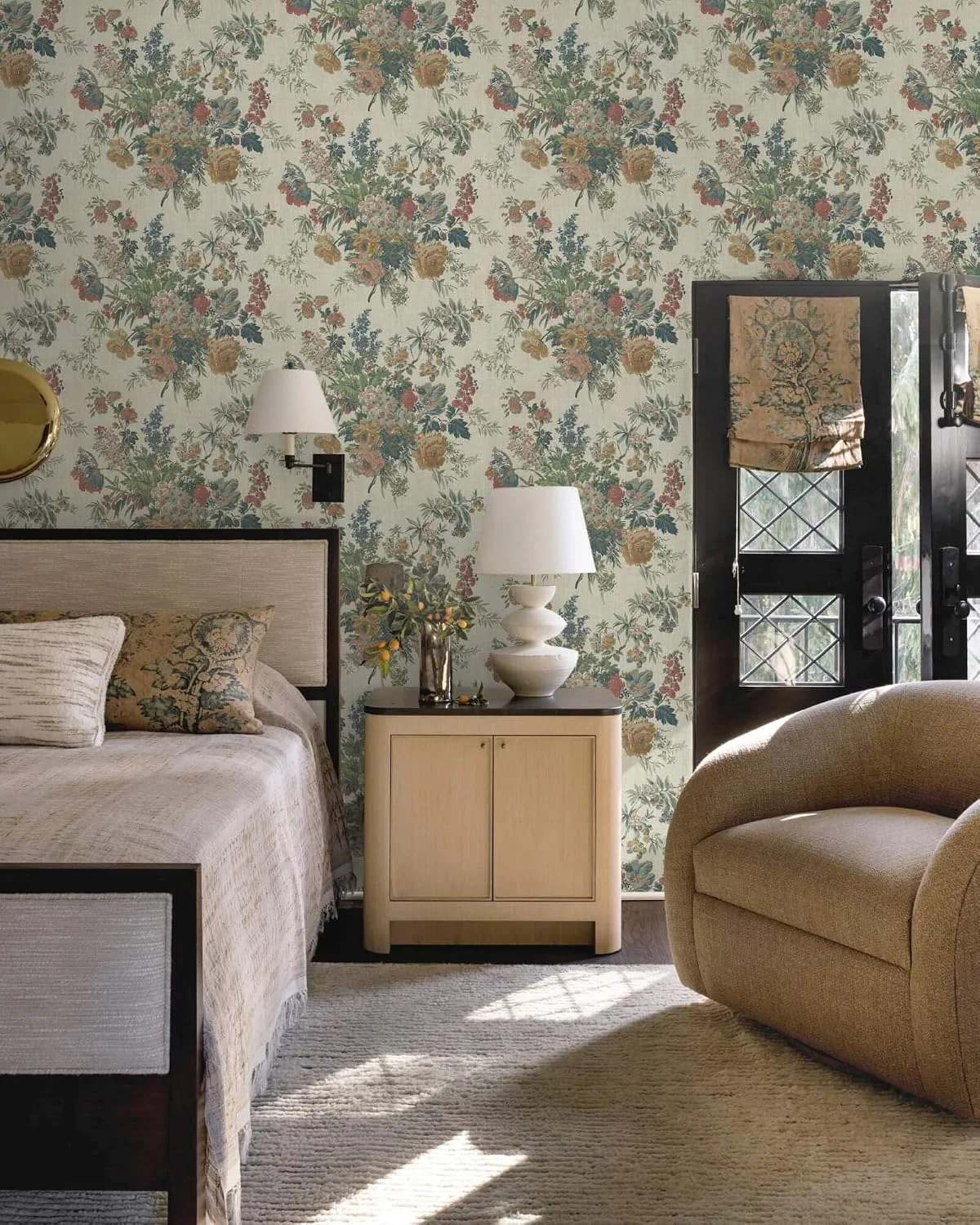 Heroad Farmhouse Chintz Floral peel and stick wallpaper in a room