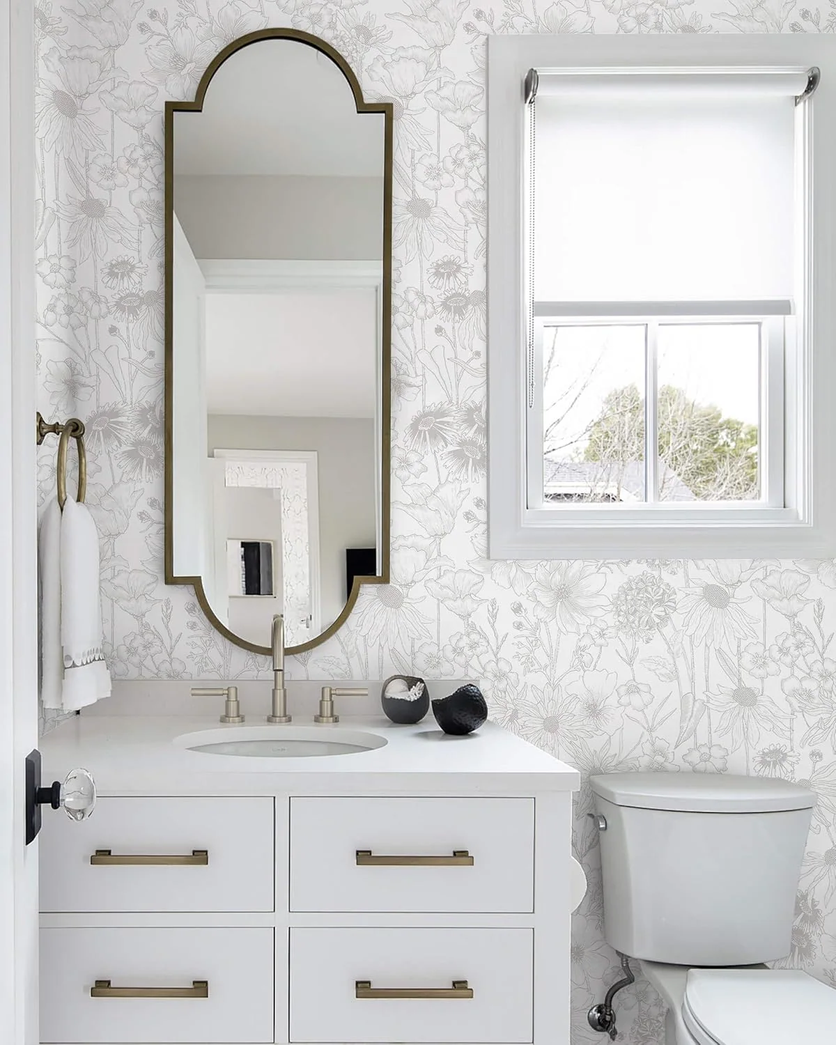 Heroad Grey Boho Floral peel and stick wallpaper in a room