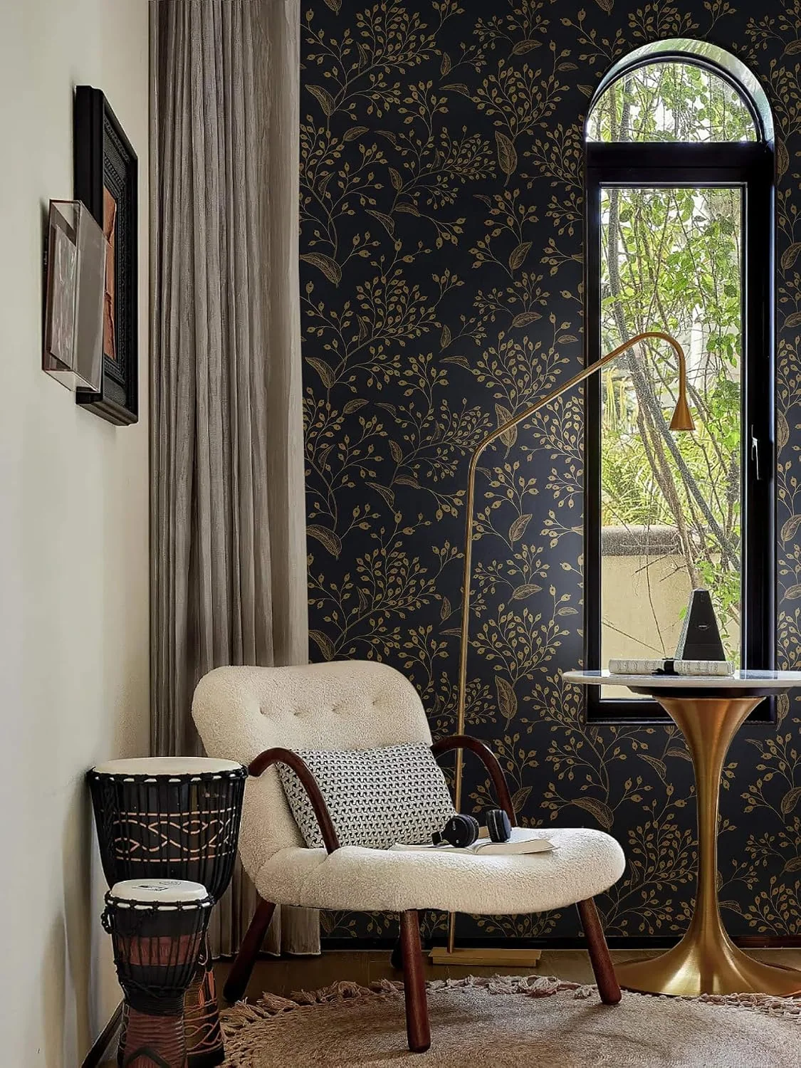 Heroad Dark Blue and Gold Modern Floral peel and stick wallpaper in a room