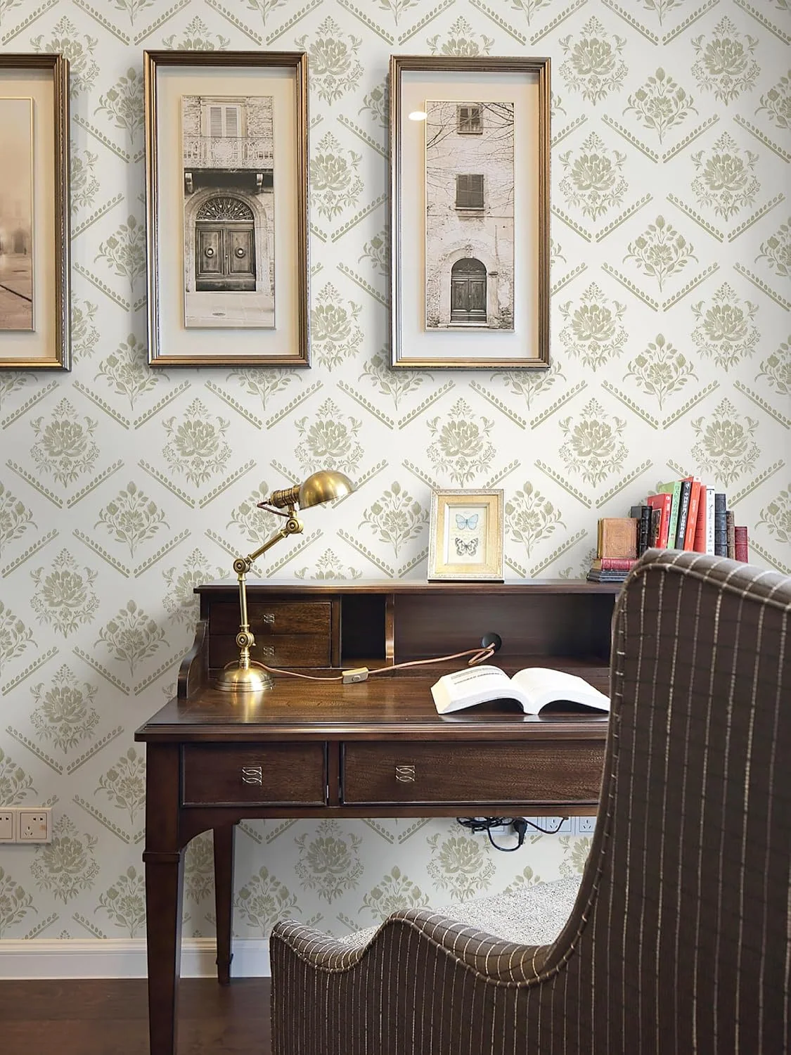 Heroad Neutral Vintage Floral peel and stick wallpaper in a room