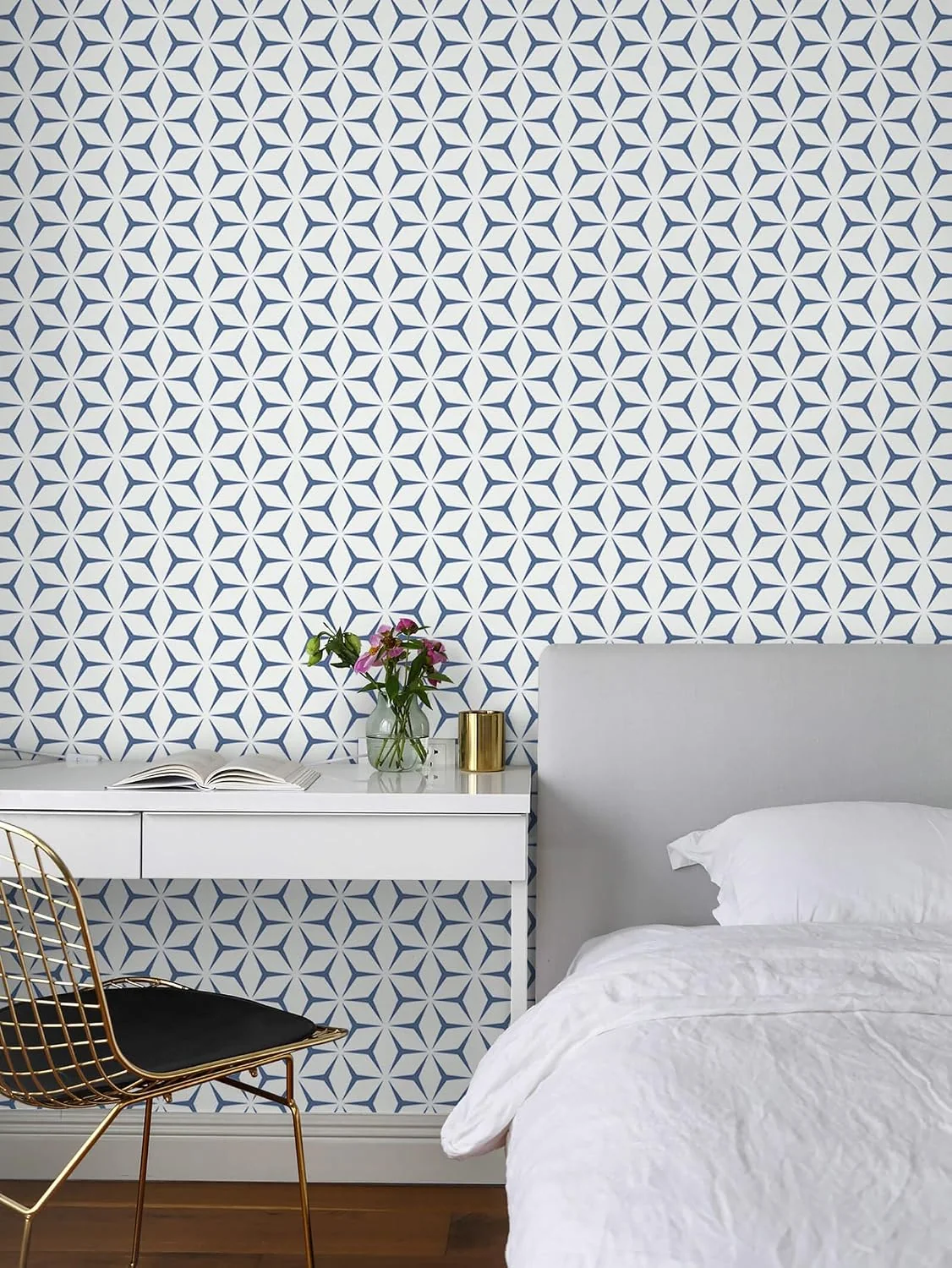 Heroad Blue Modern Geometric peel and stick wallpaper in a room