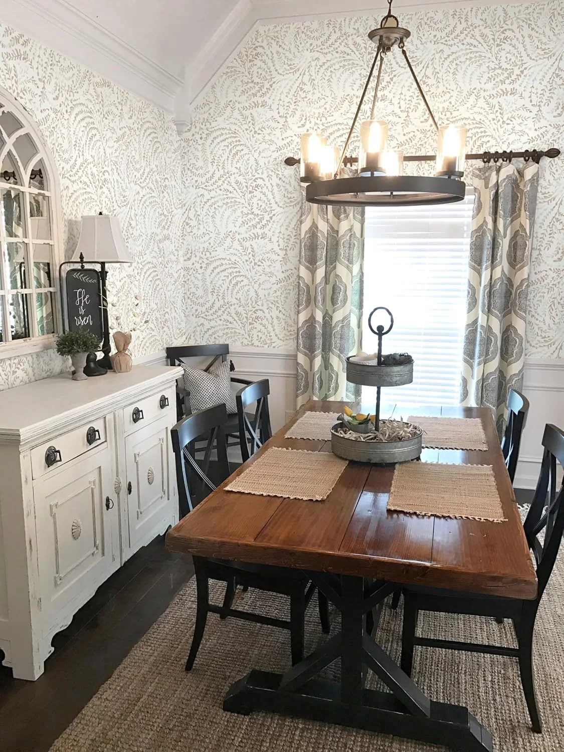 Heroad Beige Leaf Scroll peel and stick wallpaper in a room