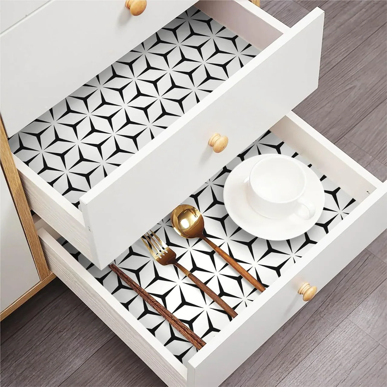 Heroad Black and White Star Geometric peel and stick wallpaper in a room